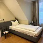 Zum Roten Tore 3*